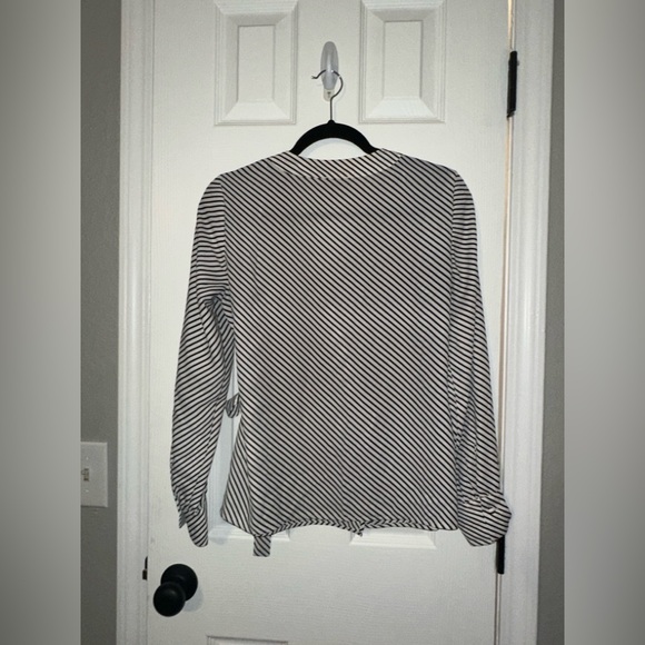 Vince Camuto Black and White Striped Long Sleeve Top - Picture 6 of 7